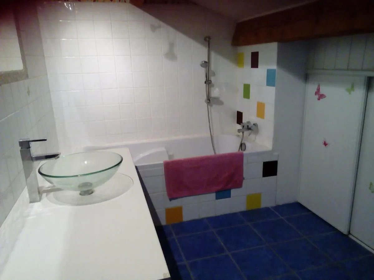 Appartement Tempines'S Flat à Entraigues-sur-la-Sorgue 0*,  France