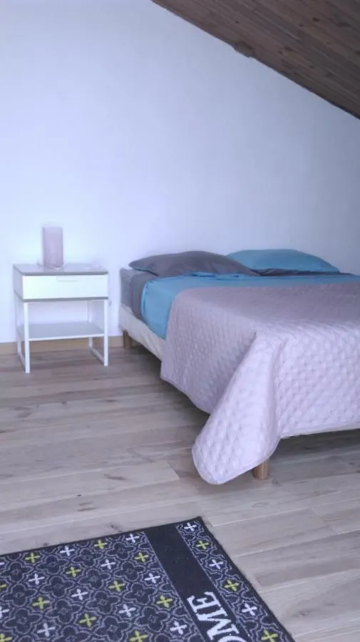 Appartement Tempines'S Flat à Entraigues-sur-la-Sorgue 0*,