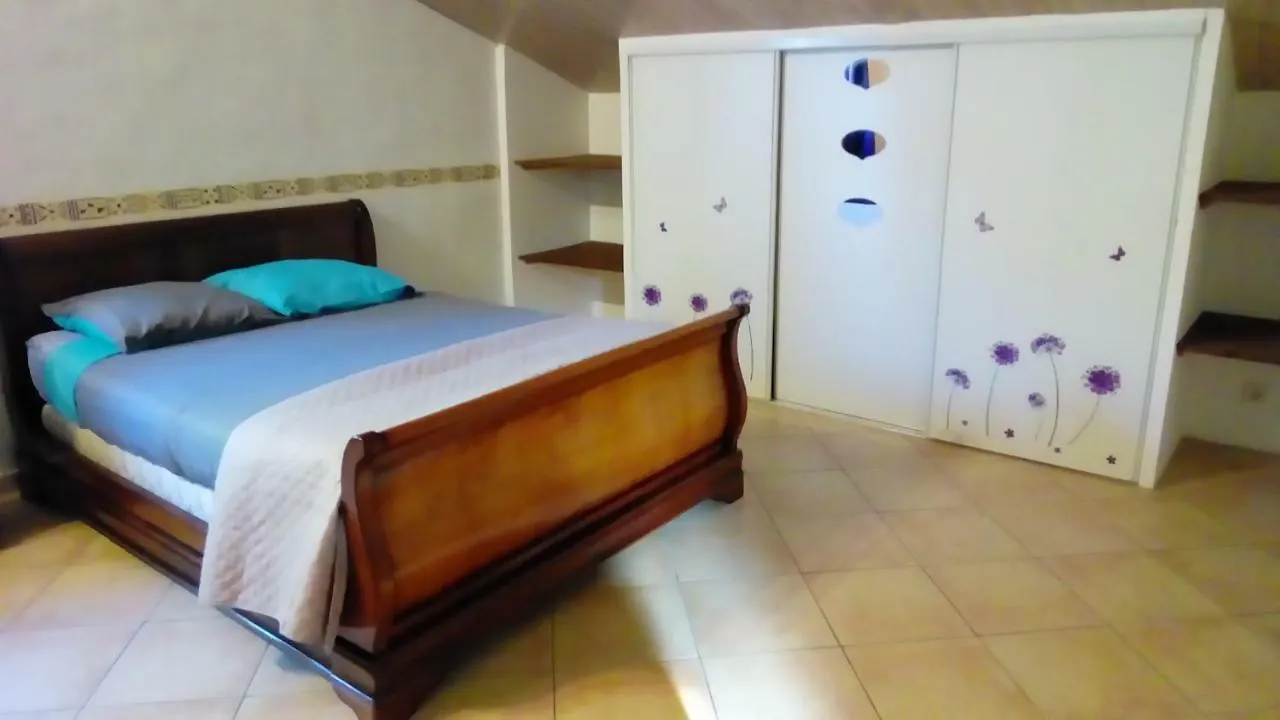 Appartement Tempines'S Flat à Entraigues-sur-la-Sorgue